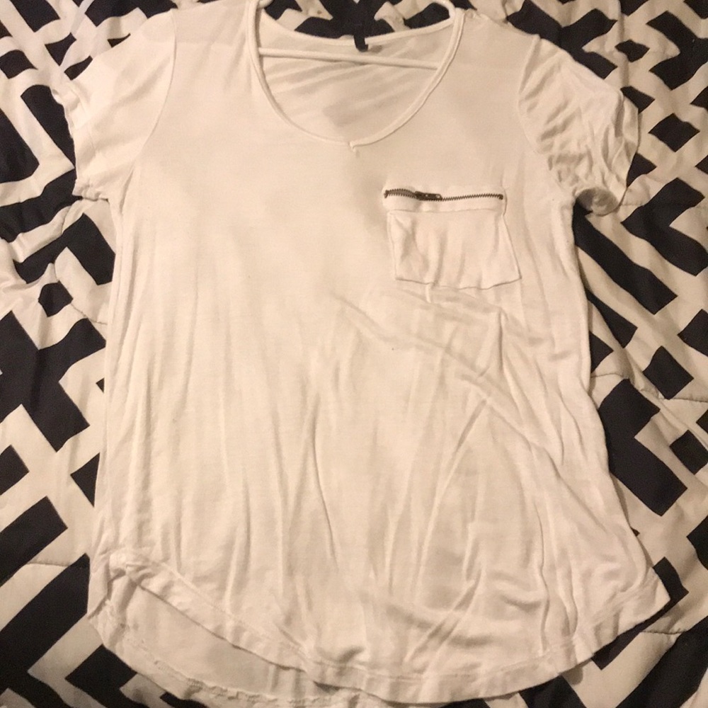 White T-shirt with pocket